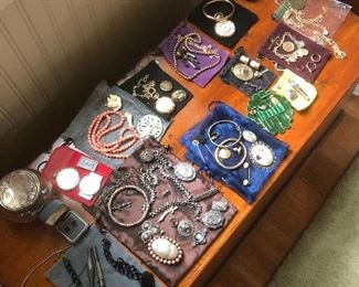 Find antique jewelry