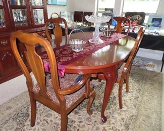Dining Table with 6 Chairs and 2 Leaves