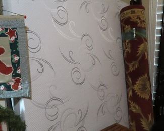 RV King Size Bed - Floral Rug