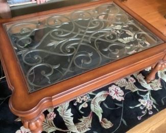 Ethan Allen coffee table..measures 50” l x 36” w x 19”t.  Presale $125