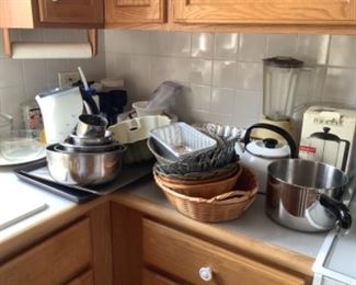 Bakeware, sets of bowls, small appliances 