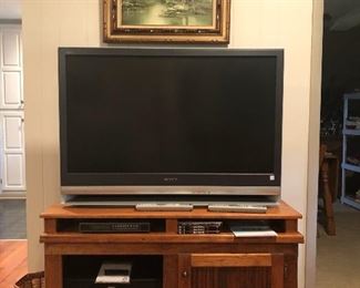 Sony TV, Sanyo DVD VCR player, Magnavox AM/FM radio voice synthesizer/telephone answering machine D–7549