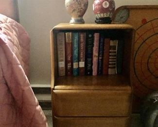 Nice mid century modern bedside table, ginger jars and books.