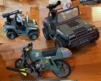 G I Joe: Cannon Jeep Vehicle, 30 Strike Cycle with G I Joe!