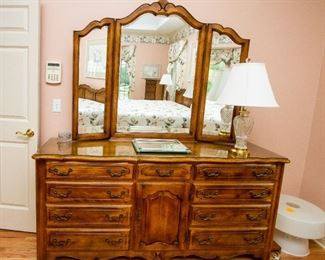 Ethan Allen Chest of Drawers with Trifold Mirror