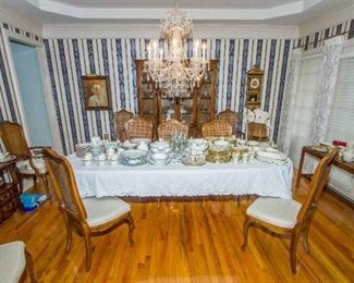 Thomasville Dining Table Seats 8, Cane Back Chairs are in Pristine Condition…pads + leaves