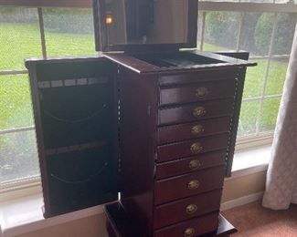Jewelry cabinet 