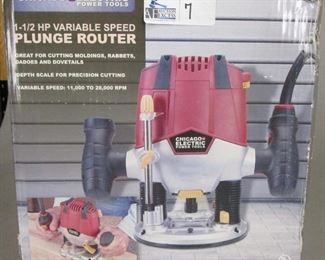 PLUNGE ROUTERS