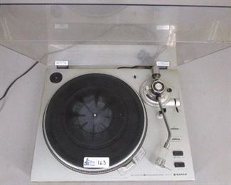 
Lot 123
SANYO TP-1010 TURNTABLE WITH M44-7 SHURE CARTRIDGE