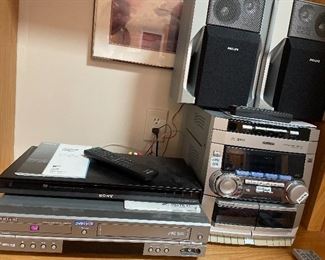 Samsung DVD-V2000 DVD/CD/CD-R/RW/VHS; Sony CD/DVDPlayer DVP-NS57P; Phillips FW-C250 Muni HiFi System