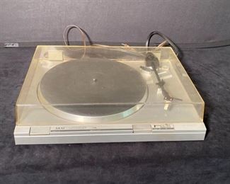 AKAI Turntable