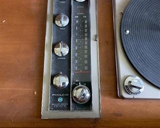 Vintage stereo in console
