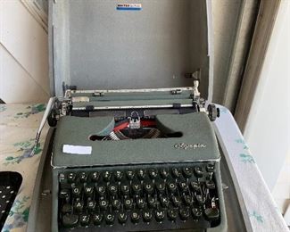 Collectible typewriter 