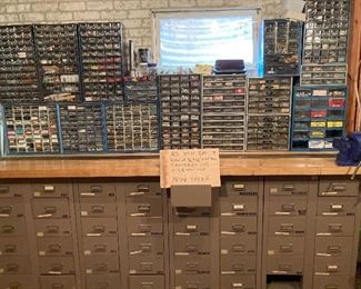 Hardwood Work Bench 96”x24”x40”comes with 40 metal drawers below and 17 organizers on top, the top organizers are full of misc hardware. Accepting offers 443 542 4498  for more info.
