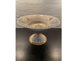 Pedestal Dish