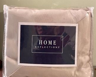 Item 116:  Home Reflections Queen Sheet Set:  $28