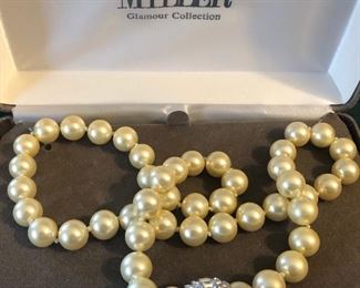 Item 265:  Nolan Miller Glamour Collection Pearl Necklace:  $40