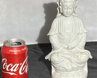 #21 19th c or earlier Dehua seated Guanyin.
More photos: https://flic.kr/s/aHsmWoxvjB
9.25”tall.