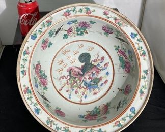 #36 - Late 19th c. Famille rose ‘foo dogs’ wash basin.
More photos: https://flic.kr/s/aHsmWoehvp
14 5/8”wide x 4 7/8”tall. Broken and previously repaired - most of old restoration work has been removed.