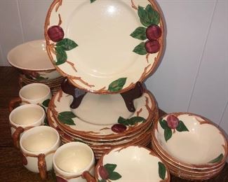 Antique Franciscan Apple
Service for 4
Appears to have never been used