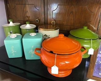 Enamel Tureens
Canister Sets