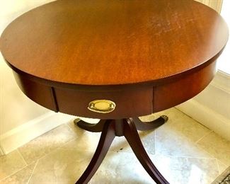 Round drum table