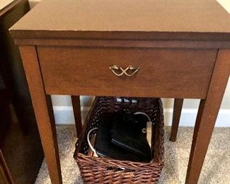 Sewing machine table closed