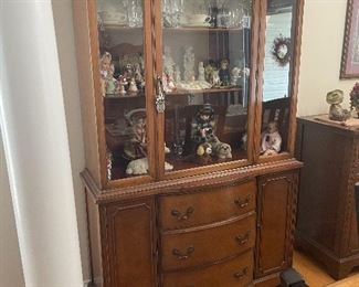 Traditional China Cabinet 