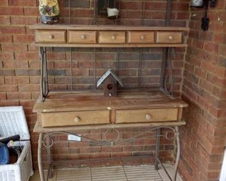 Pine, metal bakers Rack