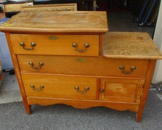 Wash stand with two levels and chamber pot holder