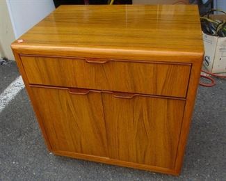 Drexel Night Stand - matches dresser