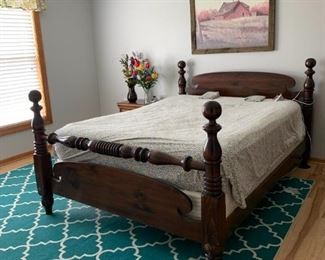 Quality vintage Bed
Large rug