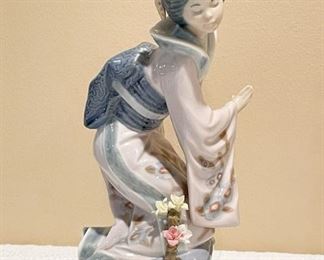 Lladro Figurine