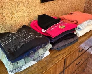 Men's Sweaters & Blackhawks Shirt