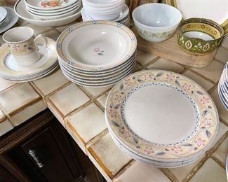 Dinnerware / Dishes