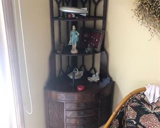 Corner cabinet