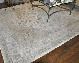 Large Thomasville Timeless Classic Machine Made Grey/Beige Area Rug, 9' x13'