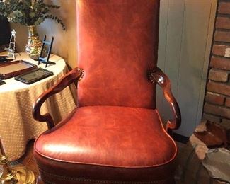 LEATHER CHAIR