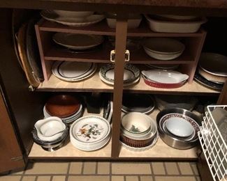 SERVING BOWLS AND CASSEROLES