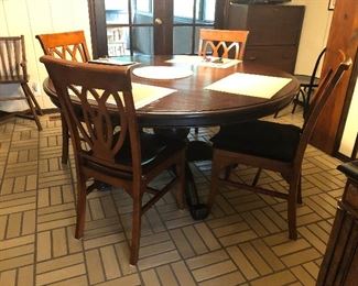 ROUND TABLE AND 4 CHAIRS
