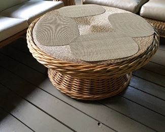 ROUND RATTAN COFFEE TABLE