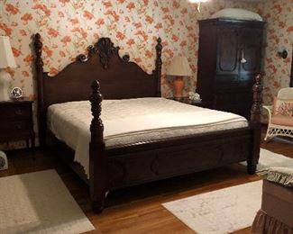 4 POSTER KING SIZE BED