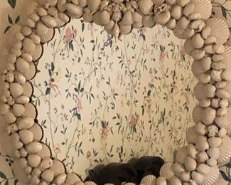 MIRROR MADE OF SHELLS