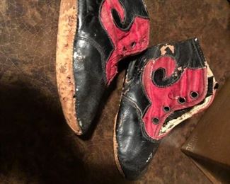 CHILD'S SHOES