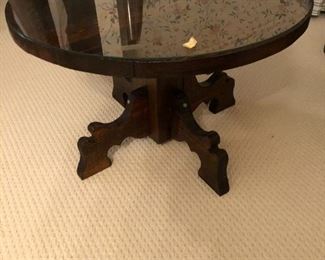 ROUND TABLE WITH GLASS