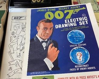 James Bond 007 Electric Drawing Set in Box