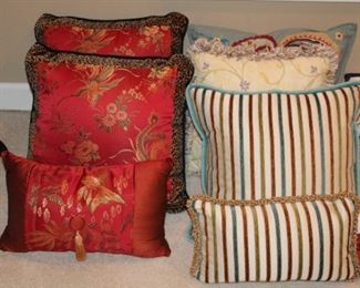 DECORATIVE THROW PILLOWS