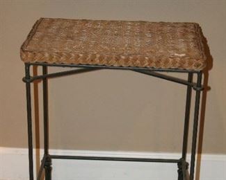 ACCENT TABLE