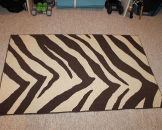 AREA RUG