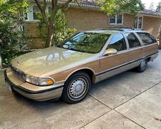 Very nice Buick Roadmaster Wagon!